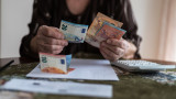 Официалната инфлация е 3.2%. Защо тогава един човек в София харчи 96% от заплатата си, за да живее?